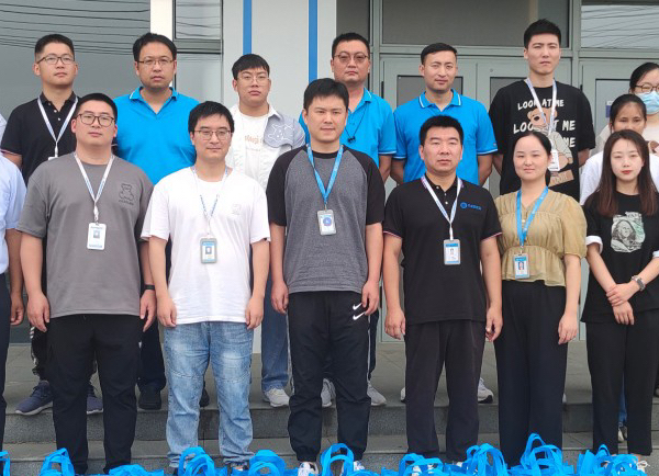 高溫送清涼 關(guān)懷潤人心——宣城市總工會(huì)攜經(jīng)開區(qū)工會(huì)走訪慰問開盛新能源